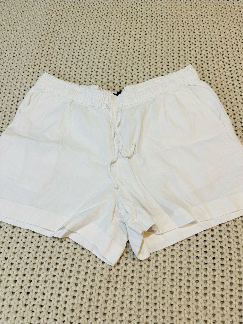 GAP Women’s White Drawstring Linen-Blend Pull-On Shorts, Size L